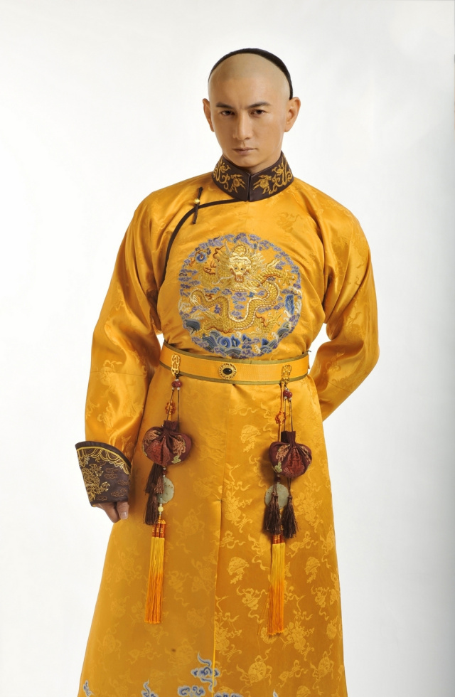 做個(gè)考證派的追劇黨,從清宮劇中看滿(mǎn)族服飾文化