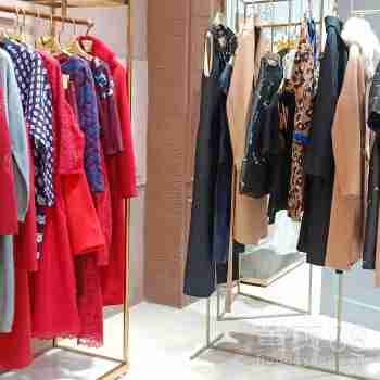 【國內(nèi)一線品牌臣楓折扣精品女裝商場剪標(biāo)貨源】-